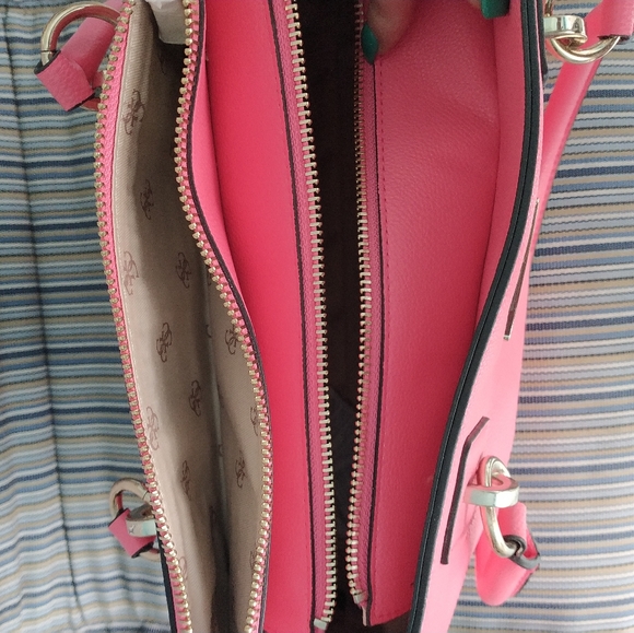 COPY - Guess - Picture 4 of 12